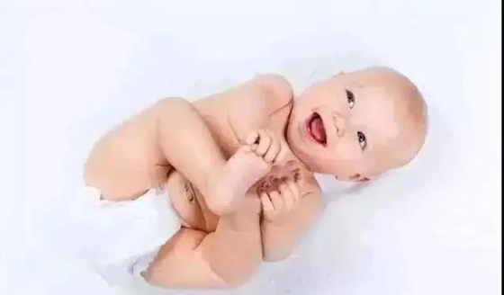 아기 일회용 기저귀는 헐떡거립니다 부직포 바지 3D 리크 방지 채널